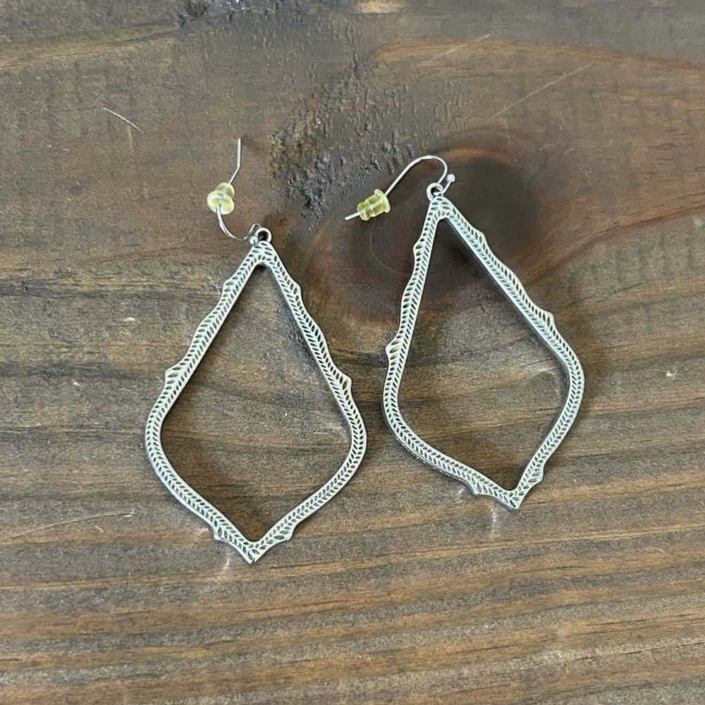 Kendra Scott Sophee Earrings Silvertone Dangle Drop Boho‎ Pierced